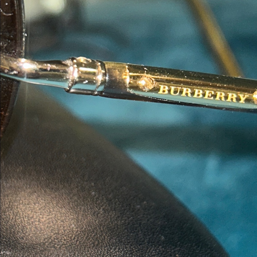 Burberry Shield Unisex Elegant Brown Sunglasses Prestine Condition - Picture 2 of 7